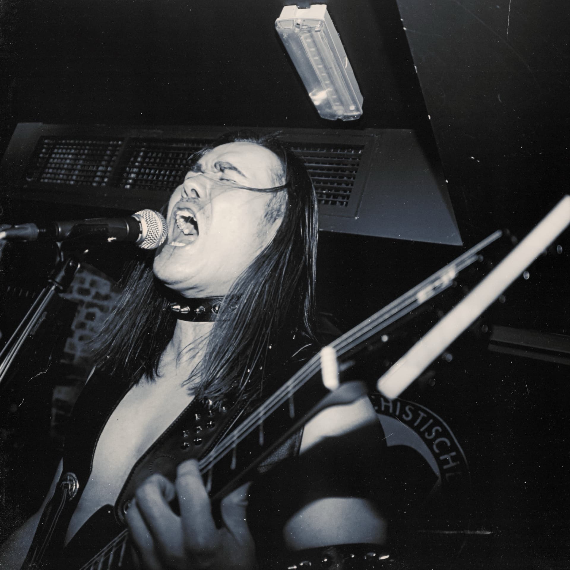 Qwälen at Dead Wax — photo 11