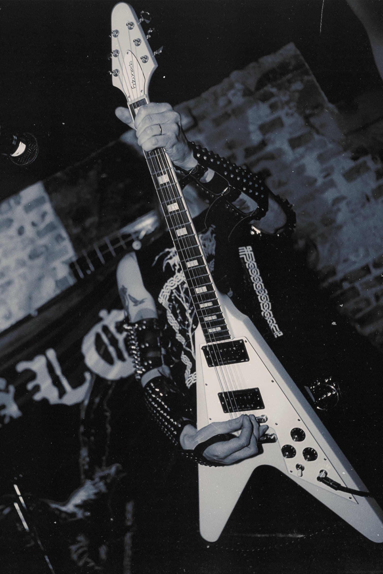 Qwälen at Dead Wax — photo 13