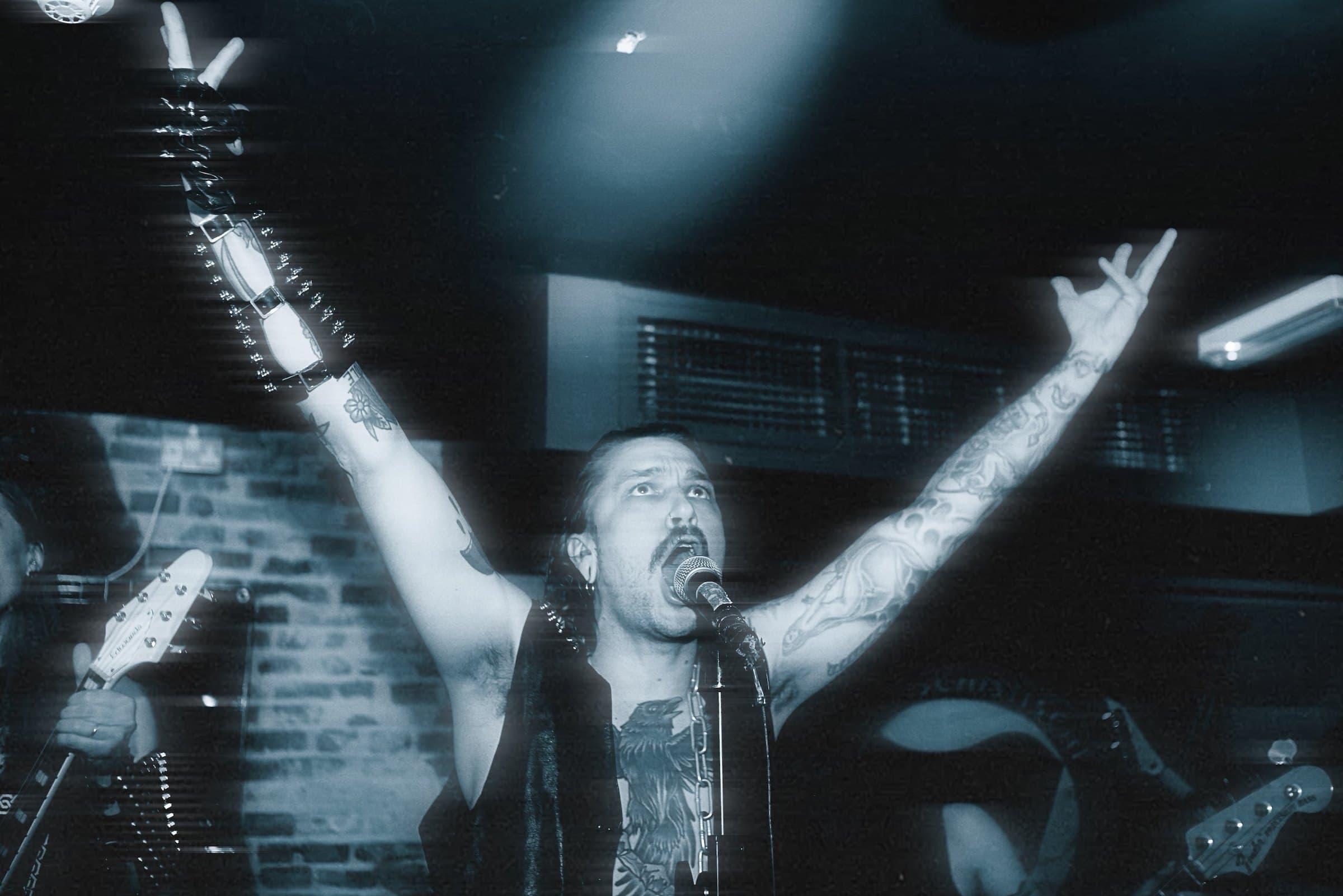 Qwälen at Dead Wax — photo 15